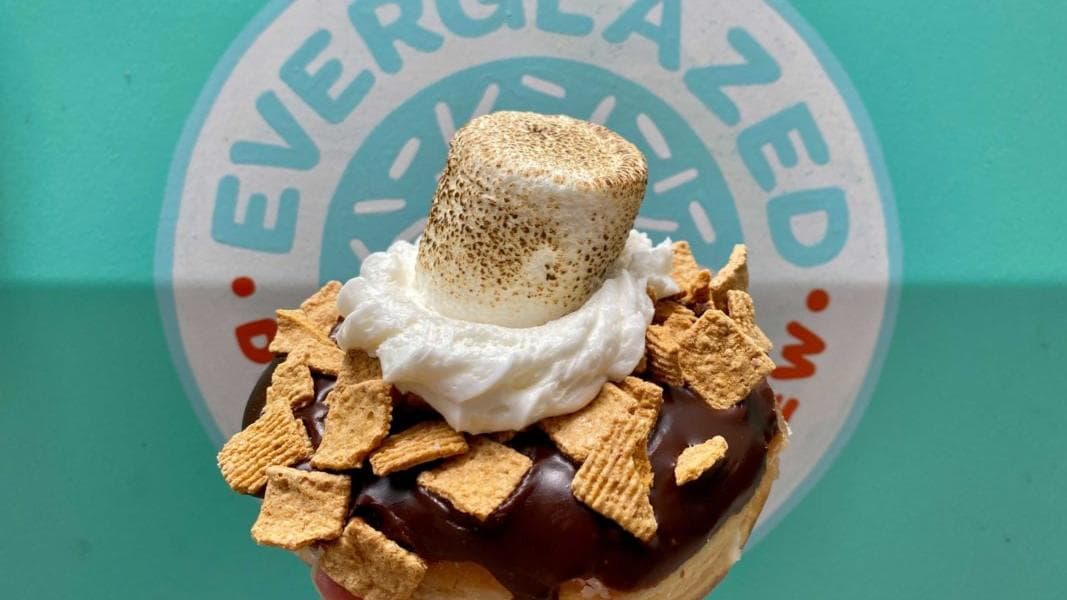 PHOTO REPORT: Magic Kingdom & Disney Springs 5/21/21 (New Lights Installed On TRON Illuminated Canopy, New Rainbow Minnie Ear Headband, Three New Donuts At Everglazed, and More)