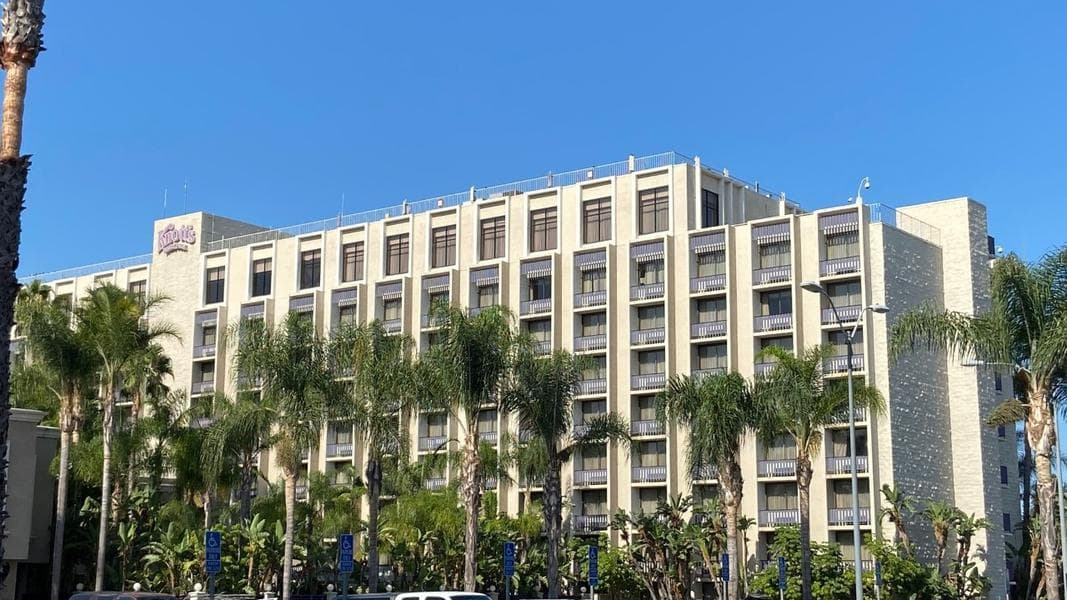 Theme park news: Knott’s hotel renovation / Kings Dominion coaster / Disney earnings