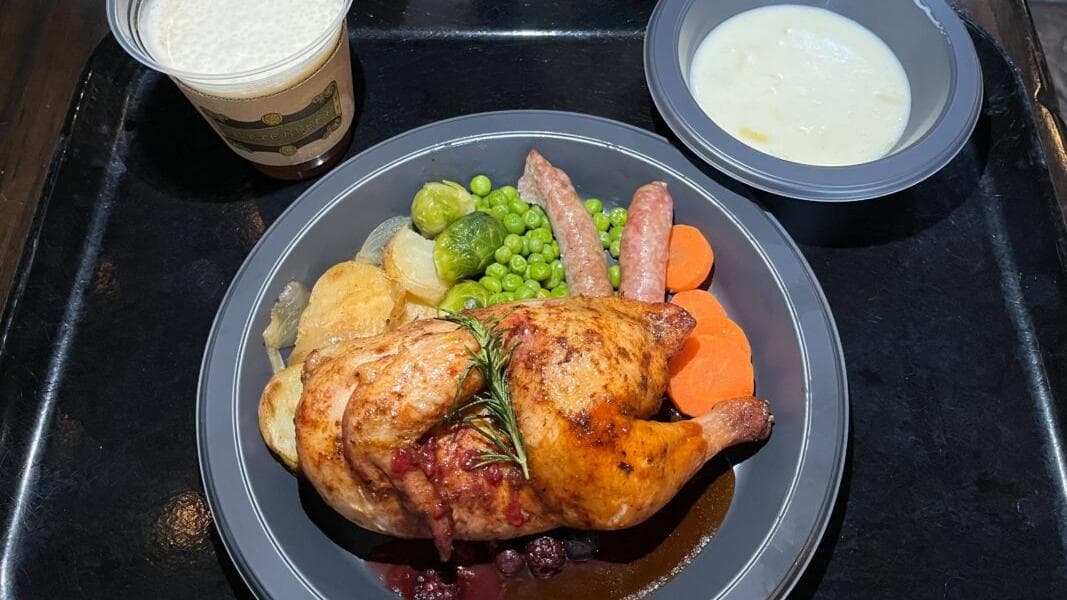 REVIEW: Christmas Plate With Roast Chicken, Chipolata Sausages, Potatoes, Cranberry Sauce, and More Available at The Three Broomsticks in Universal Studios Japan