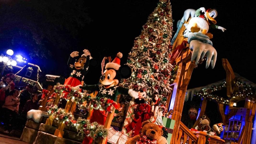Showtimes Released for Holiday Entertainment Offerings at Disneyland Resort