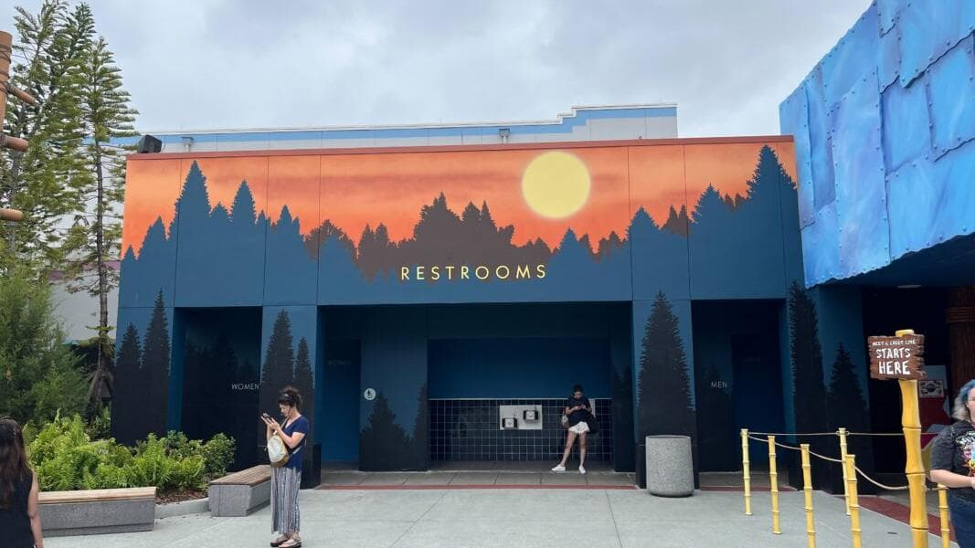 Restrooms Sign Added to E.T. Adventure Mural at Universal Studios Florida