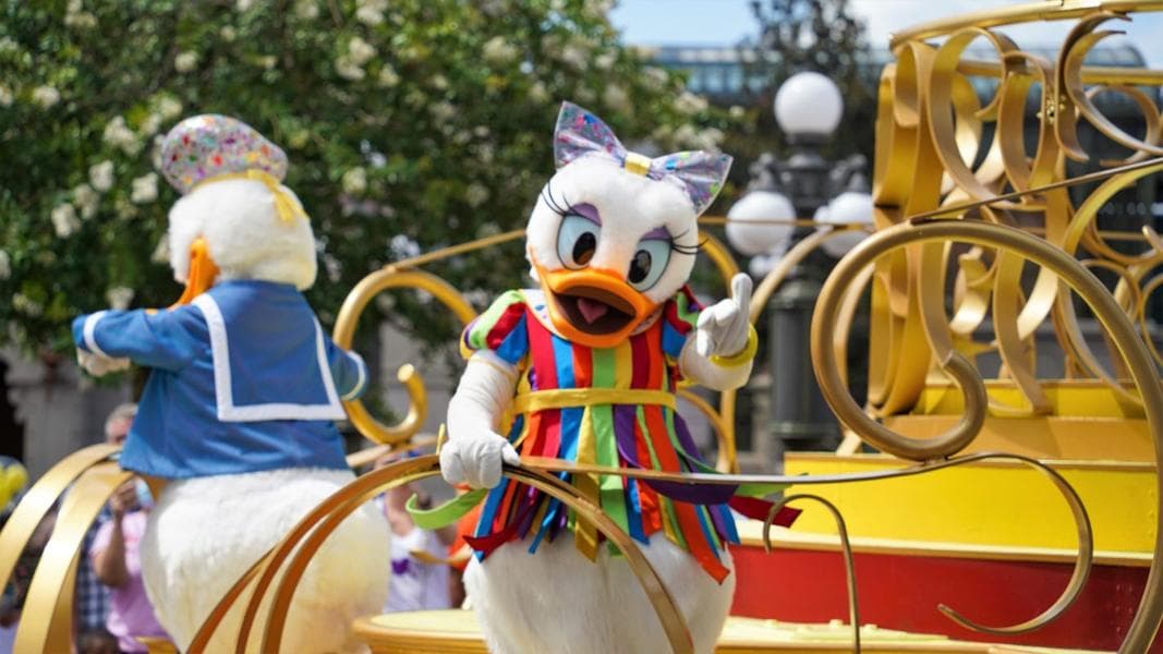 PHOTO REPORT: Magic Kingdom & EPCOT 5/22/21 (Relaxation Stations Removed, New Loki & BaubleBar Ears, Updated Plaza Restaurant Menu Items, and More)