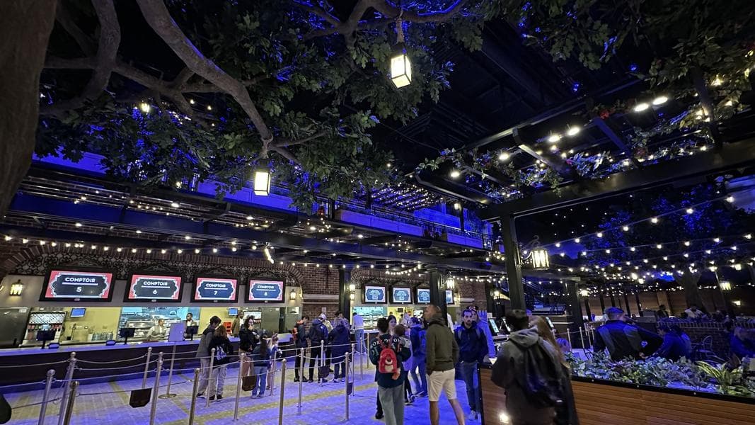 The Hollywood Gardens Restaurant in Disneyland Paris