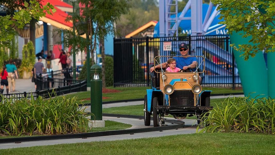 Six Flags to sell seven of its parks