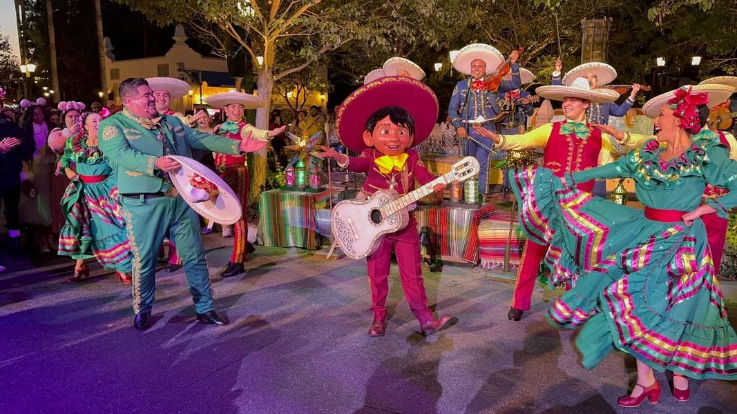 VIDEO: ‘A Musical Christmas with Mariachi Alegría de Disneyland & Miguel!’ Debuts for Festival of Holidays