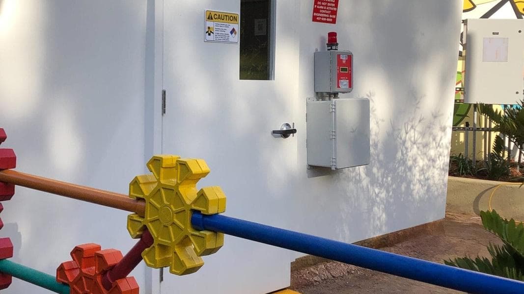 More Signage Added to Toy Story Land Snack Kiosk at Disney’s Hollywood Studios