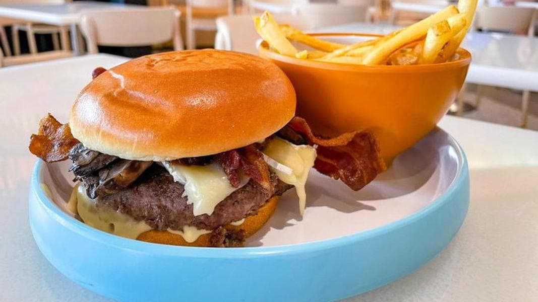 EVERY. SINGLE. BURGER. You Can Get in Disney World and Disneyland🍔
