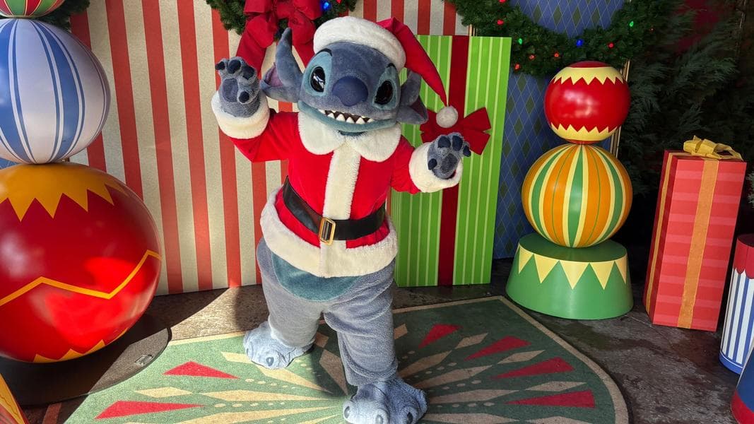 Santa Stitch & Santa Goofy Meet & Greet Around Walt Disney World for Christmas 2025