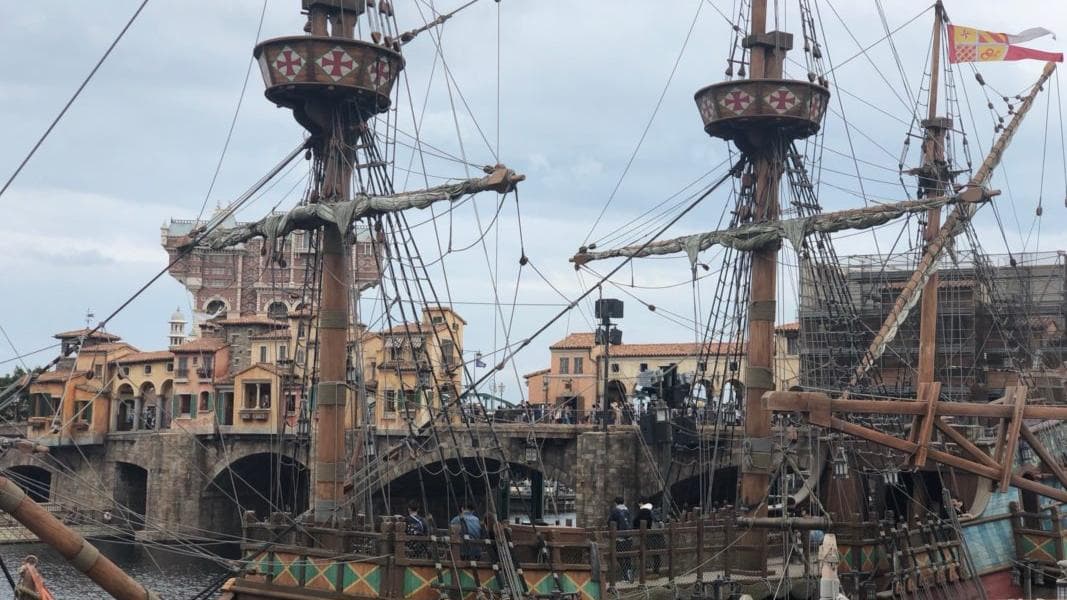 PHOTO REPORT: Tokyo DisneySea 10/27/19 (Fantasy Springs Construction, A Reverse Tour, Giant Chandu Pin, and More)