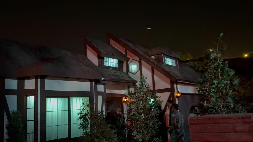 Avoid Walking Into the Light in the Poltergeist Haunted House at Halloween Horror Nights 2025