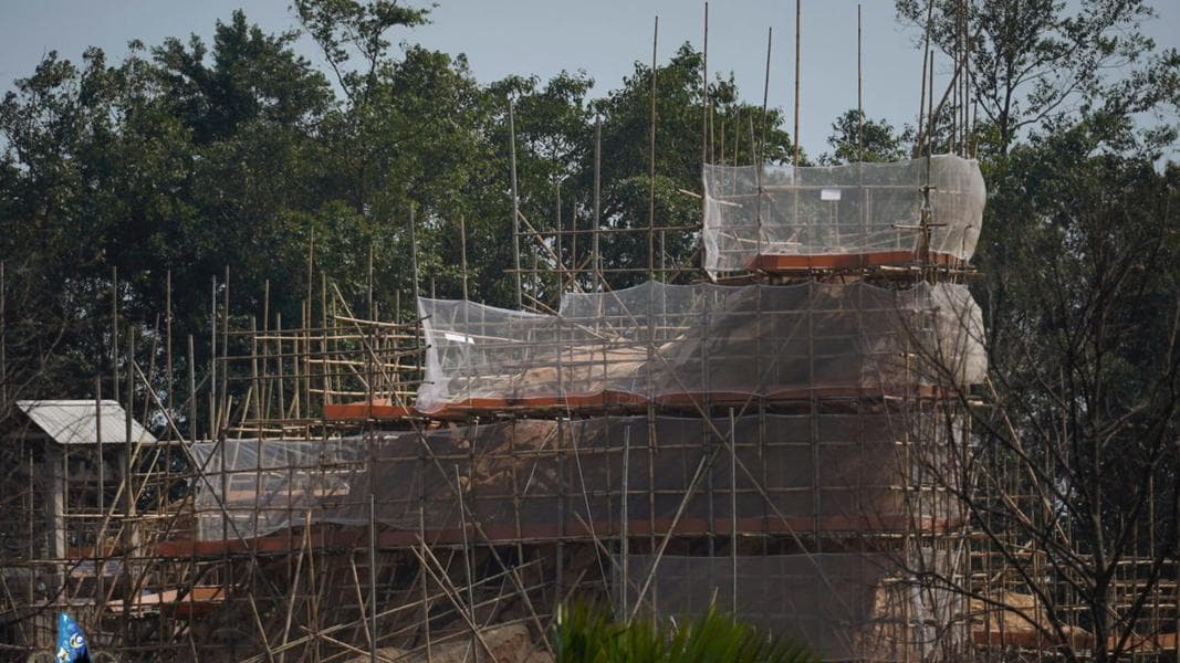 PHOTOS: Big Grizzly Mountain Runaway Mine Cars Covered in Bamboo Scaffolding, Geyser Gulch Undergoing Refurbishment at Hong Kong Disneyland