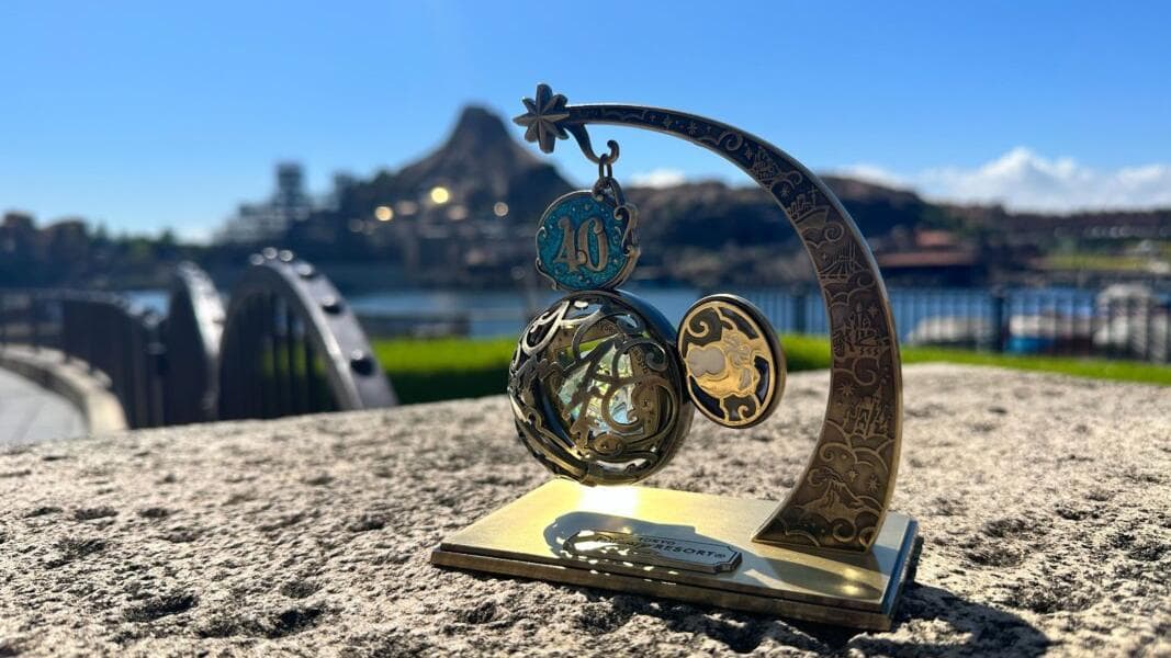 New ‘Moments-Go-Round’ Customizable Mickey-Shaped Displays Now Available at Tokyo Disney Resort