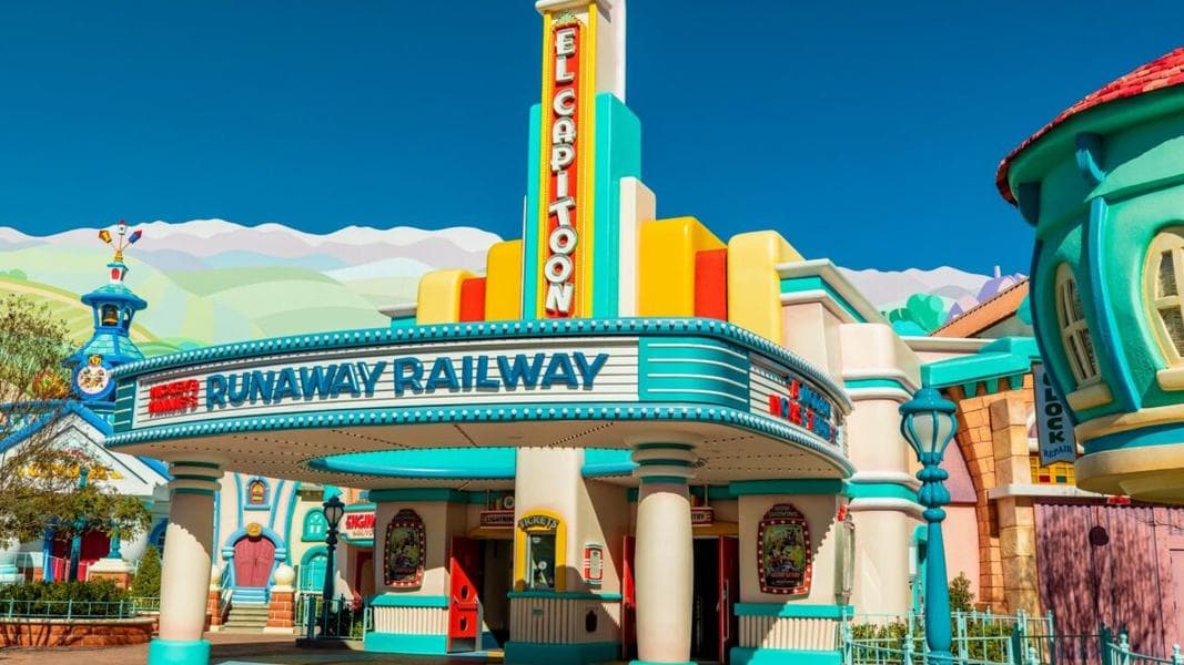PHOTOS: New Sign Installed in Mickey and Minnie’s Runaway Railway Queue at Disneyland Park Following Boarding Issues