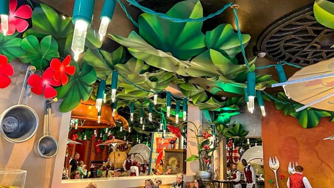 REVIEW: We Ate at a Rat-Themed Restaurant in Disney!