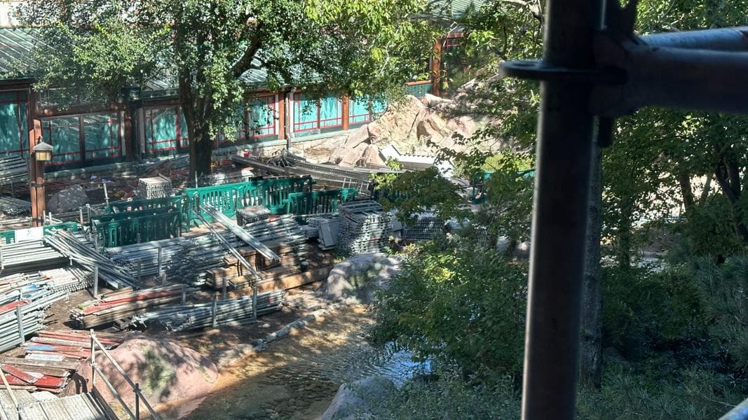 Scaffolding Shifted, Paths Closed for Repainting at Disney’s Wilderness Lodge