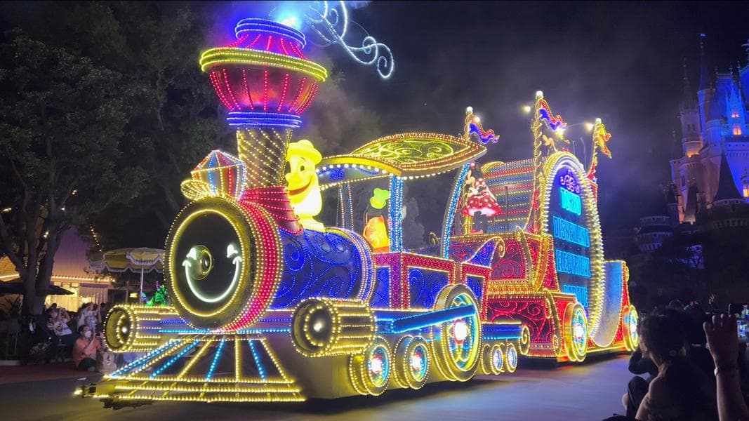 Parades at Tokyo Disneyland to Offer Upcharge ‘Disney Premier Access’ Seating Starting April 15