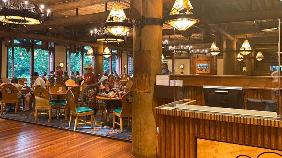 Having a Hard Time Making Dining Reservations at Disney World Resort Hotels for January 2021? Here’s What We Know.