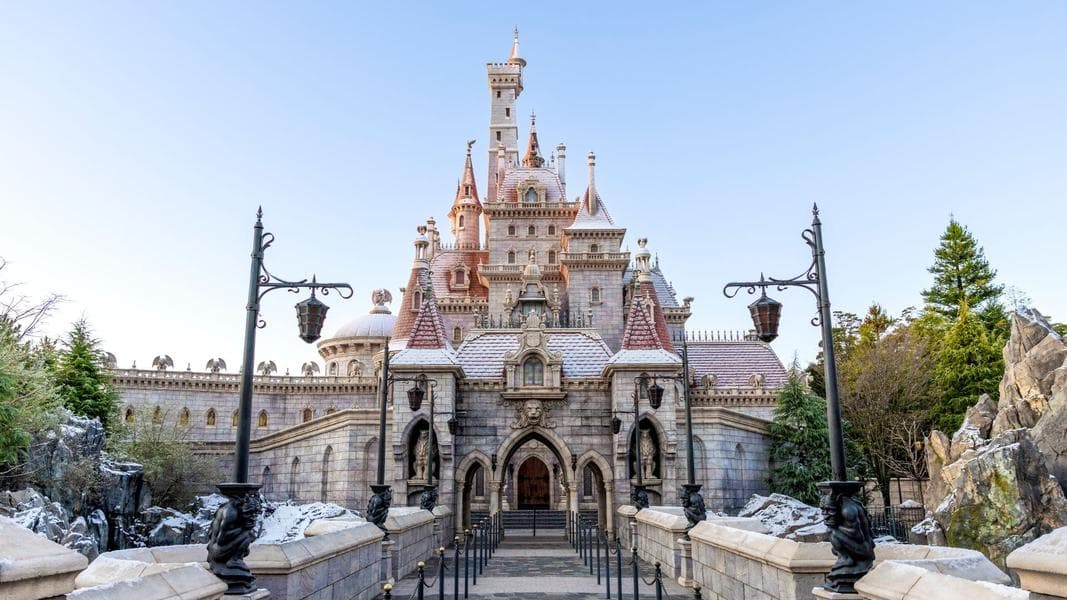 Tokyo Disney Resort Marks First Snowfall of 2026
