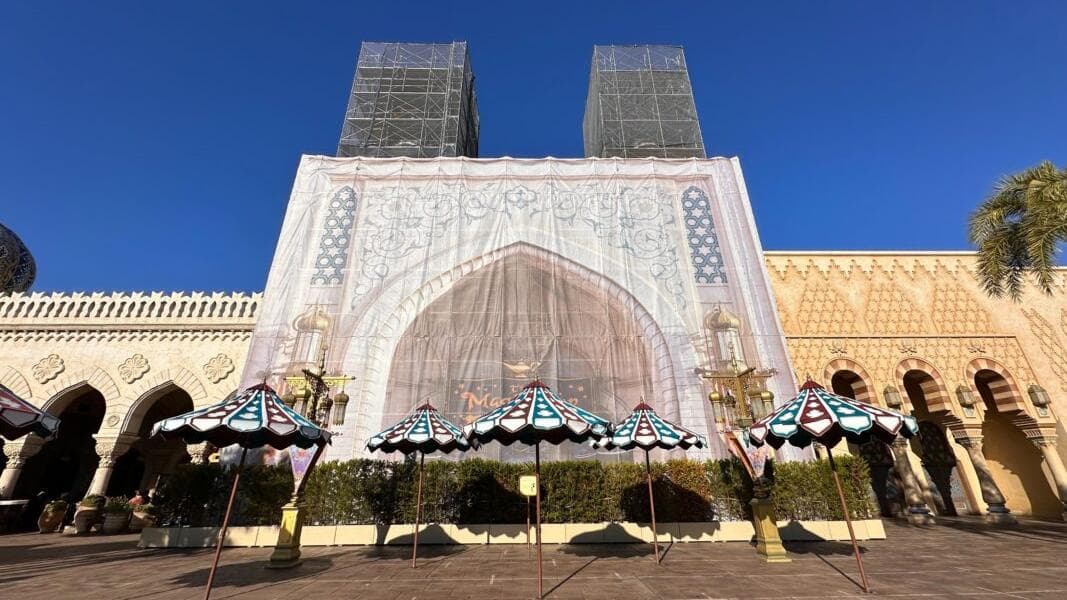 PHOTOS: Magic Lamp Theater Closed and Covered in Themed Scrim for Refurbishment at Tokyo DisneySea