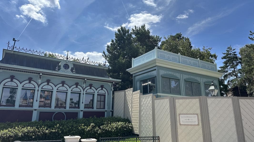 New entertainment control booth installed on Central Plaza