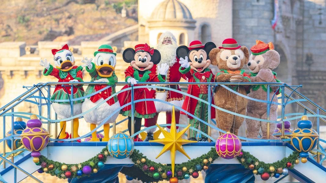 VIDEO: Christmas Harbor Greeting Featuring Mickey & Friends, Duffy, and Santa at Tokyo DisneySea