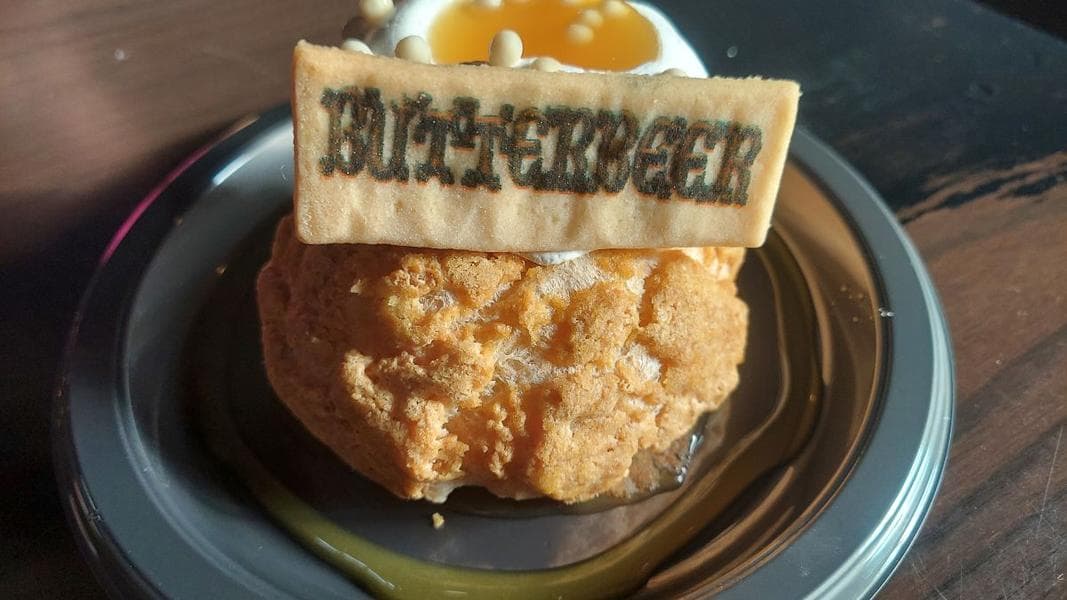Review: New Butterbeer Cream Puff + Candy Bar at Universal Orlando