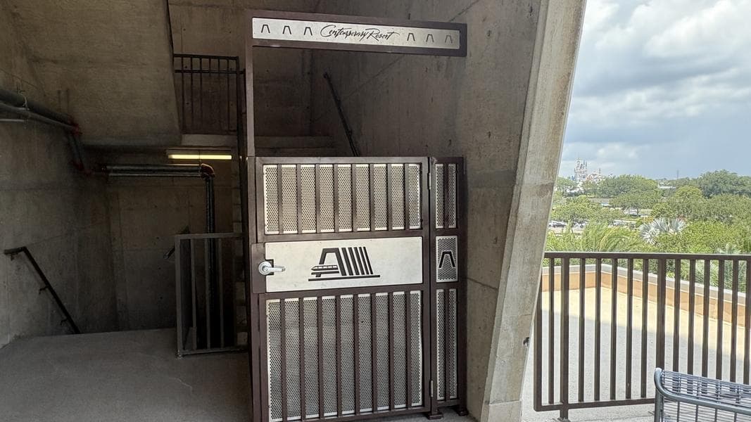 Guest Obstacle Sign Added to Fireworks Observation Deck Gate