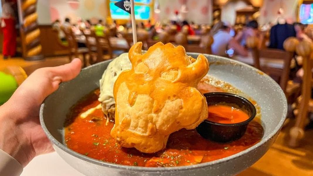 REVIEW: We Tried the NEW Toadstool Cafe in Super Nintendo World at Epic Universe