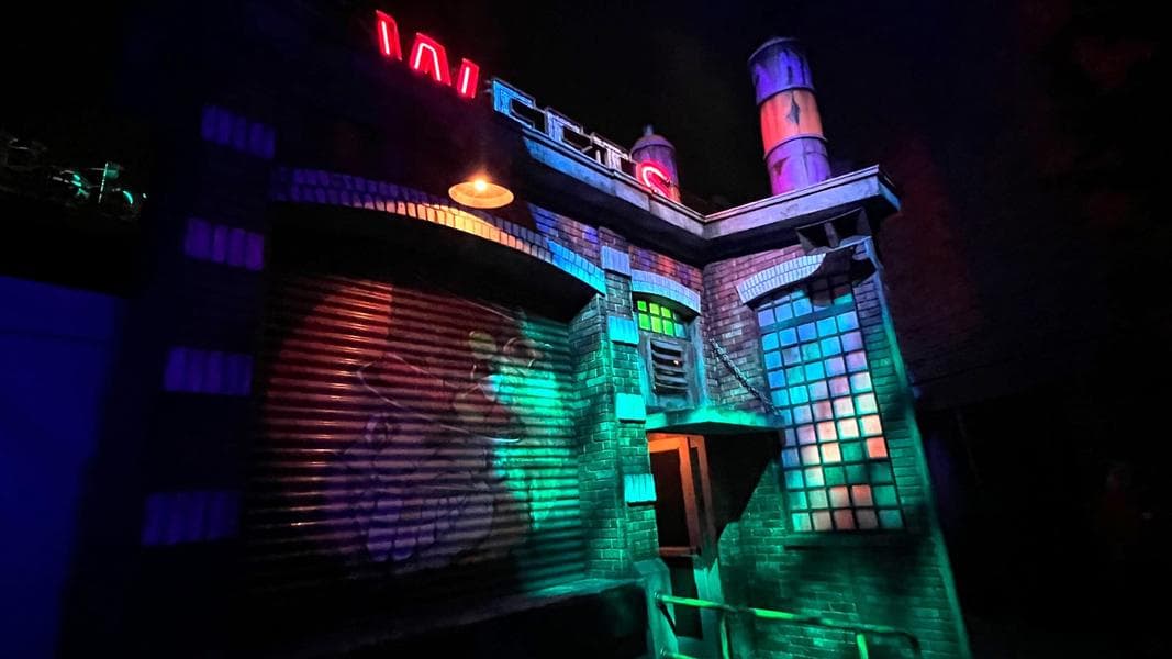Major Sweets Candy Factory Embraces the Silly and Grotesque at Halloween Horror Nights 33