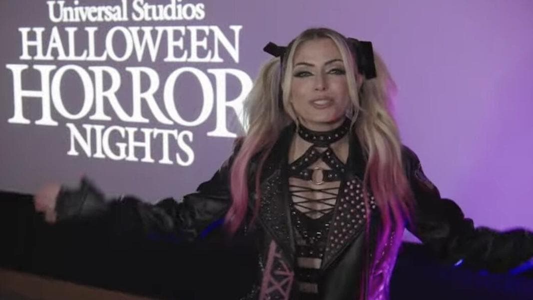 Alexa Bliss Makes Appearance at WWE Haunted House for Halloween Horror Nights 2025