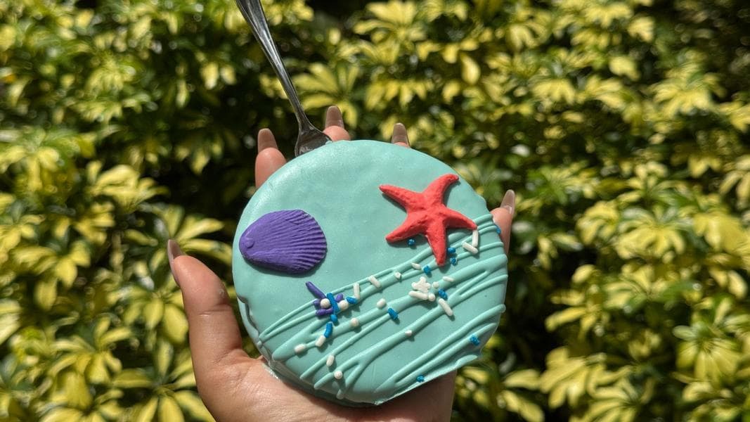 REVIEW: Turn Your Hands Blue with the Little Mermaid Cookie Pie at Walt Disney World