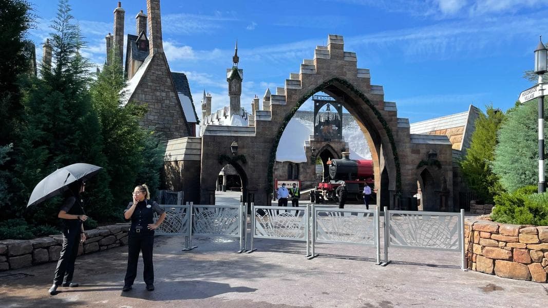 BREAKING: Entire Area of The Wizarding World of Harry Potter – Hogsmeade Temporarily Closed at Universal’s Islands of Adventure
