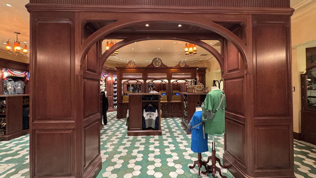 Visit the Tour En Floo Shop in The Wizarding World of Harry Potter at Epic Universe