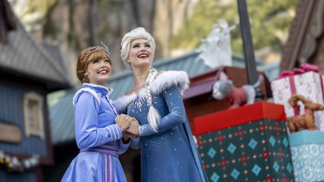 Is World of Frozen in Disneyland Paris getting a Christmas overlay this year?