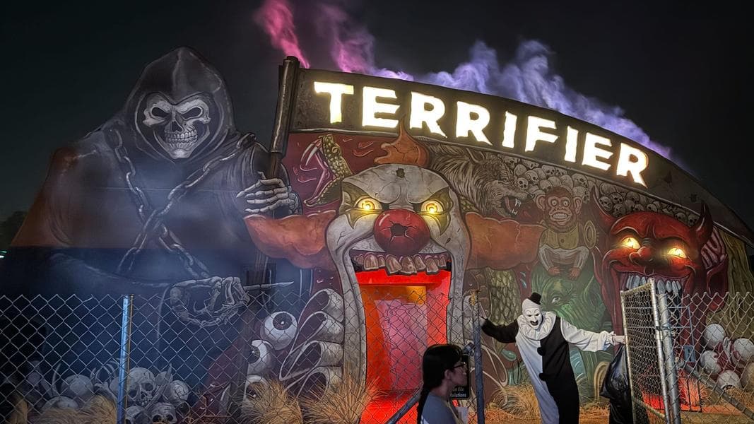 Escape Art the Clown in the Terrifier House at Halloween Horror Nights 2025 in Universal Studios Hollywood