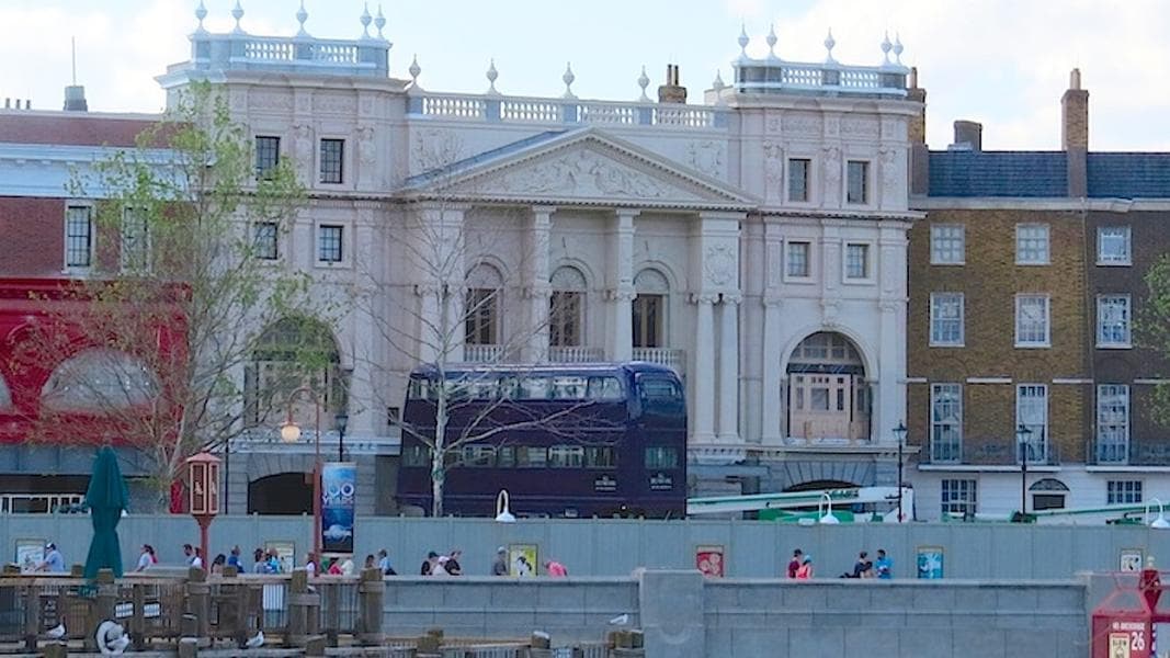 Wizarding World Update: Knight bus arrives on the London waterfront, details starting to show