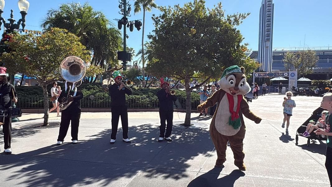 Chip ‘n’ Dale Join Holiday Brass Band at Disney’s Hollywood Studios