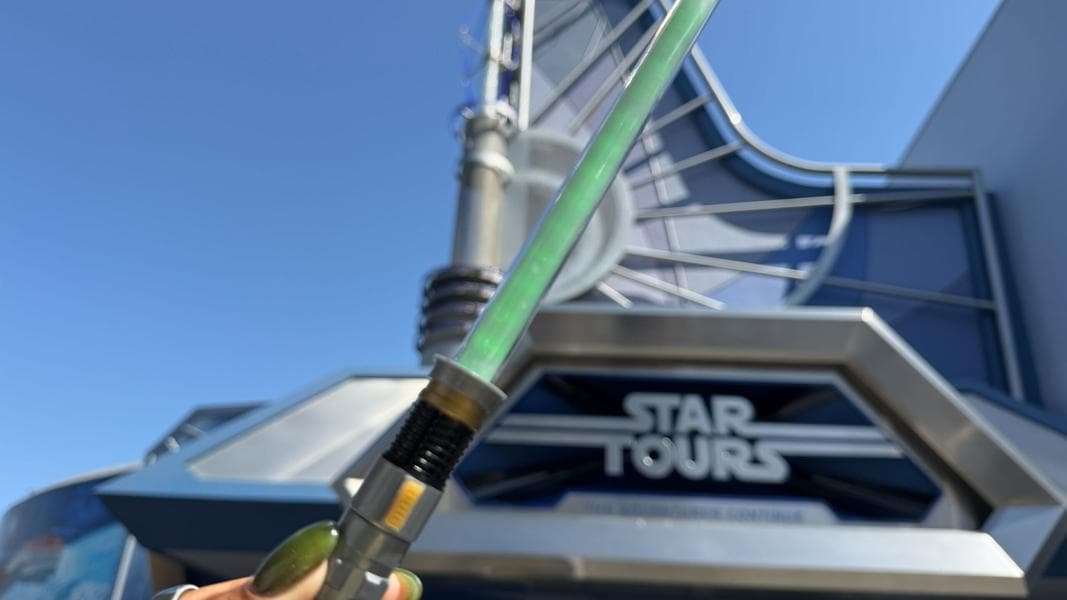 PHOTOS: Light-up Luke Skywalker Lightsaber Swizzle Stick
