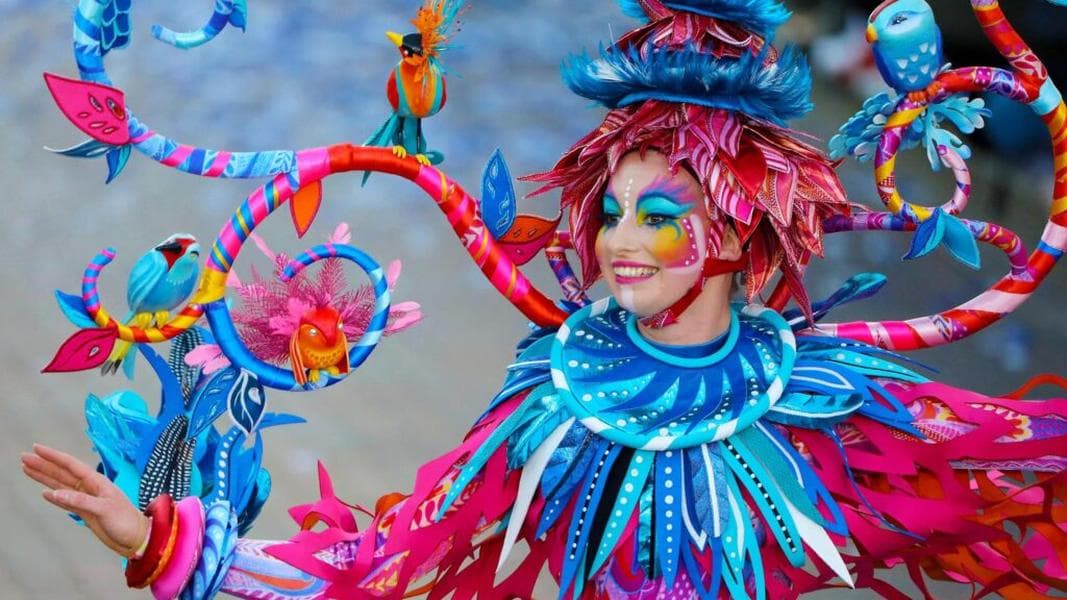 Disneyland Paris entertainment schedule