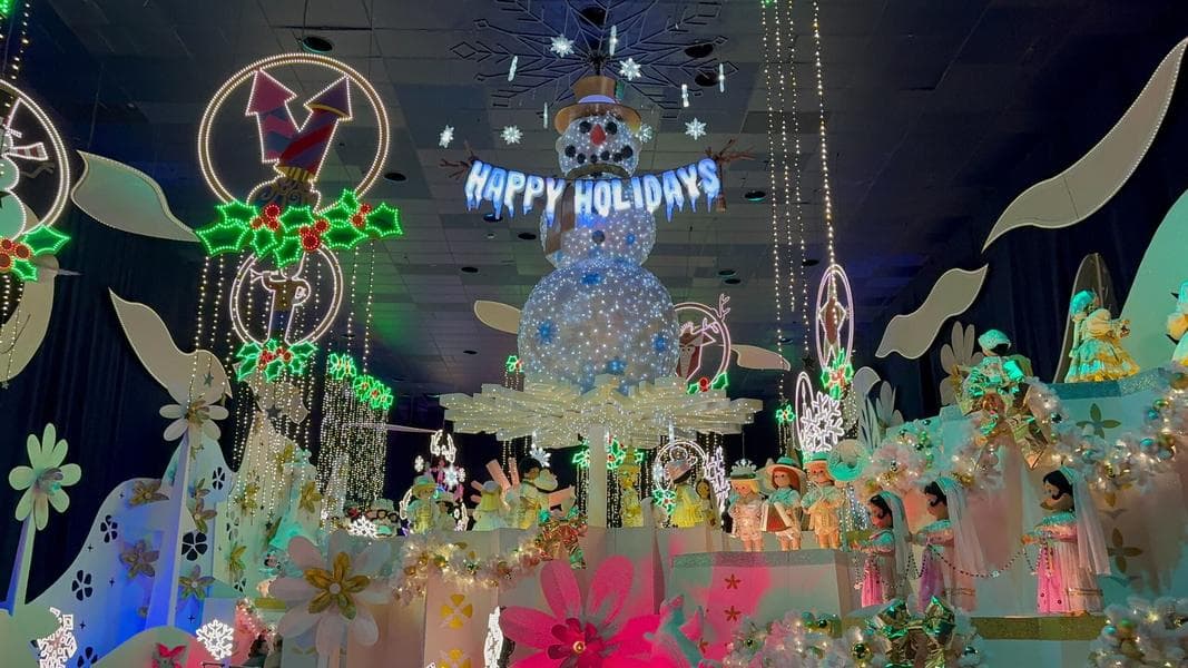 “it’s a small world” Holiday Overlay Returns To Disneyland for 2025
