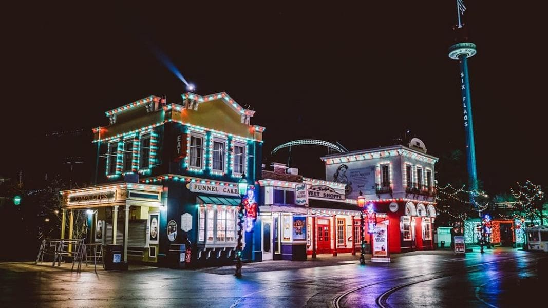 Six Flags Great America’s ‘Holiday in the Park Lights’ returns as ‘Holiday Light Experience’