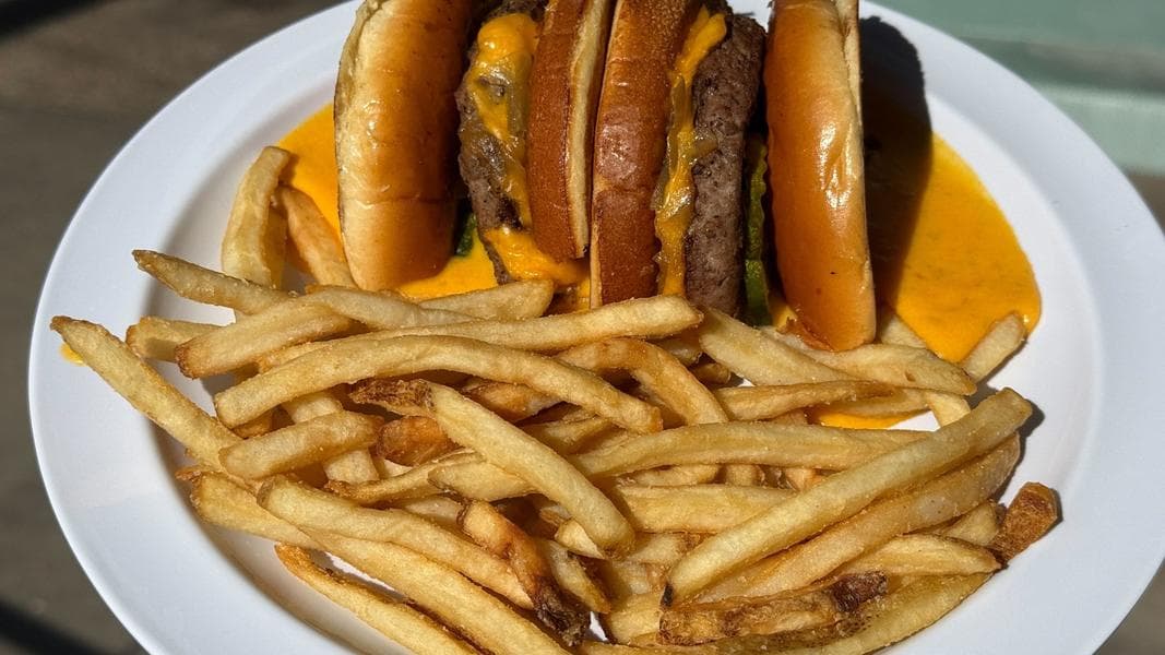 Grab a Bite With This Guide to Hamburgers at Disneyland Resort