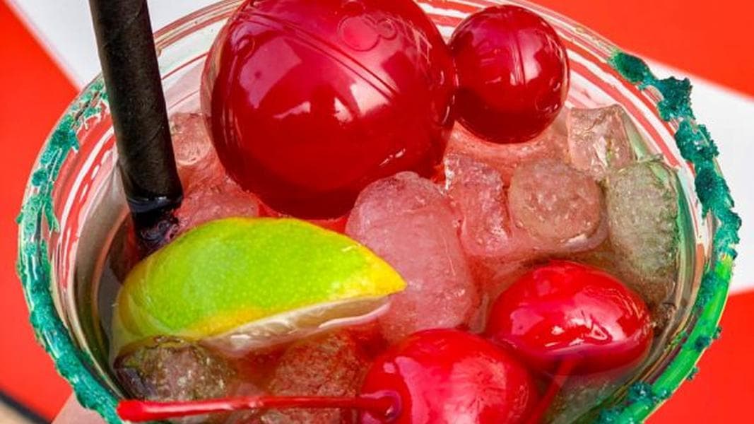 These New MERRY and MELTED Holiday Drinks in Disney World are Jingle Bell Rockin’ Our Socks Off!