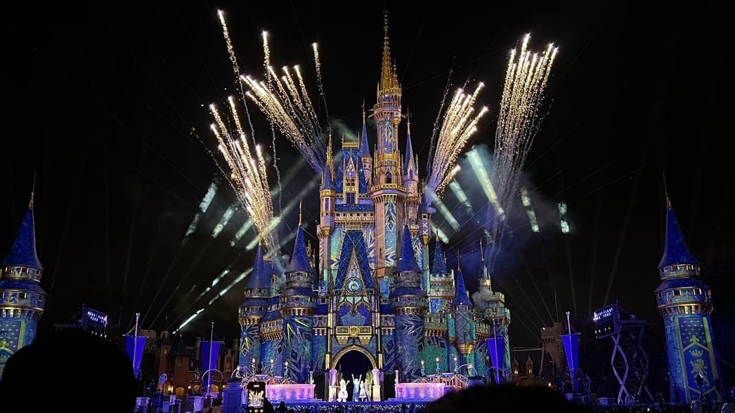 Frozen Holiday Surprise Returns to Magic Kingdom for 2025