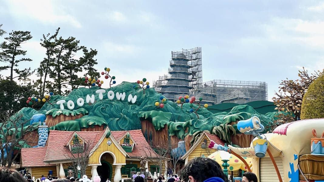 Construction Galore, Blue Skies, and Toontown Remains: Tokyo Disneyland Photo Report 3/2/22