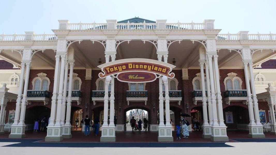 PHOTO REPORT: Tokyo Disneyland 8/11/20 (Social Distancing Woes, New Club 33 Door, No Curry Popcorn, & MORE!)