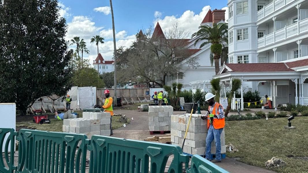Guests Forced to Walk Through Construction Site to Reach Boat Launch at Disney’s Grand Floridian Resort