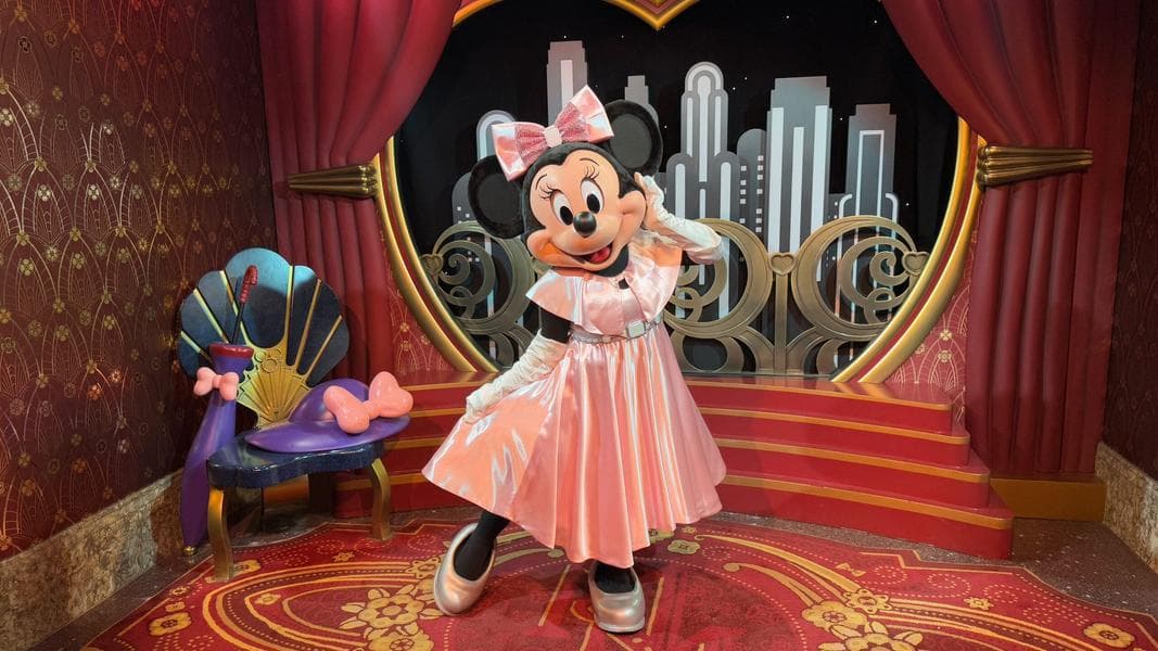 Minnie Mouse Debuts NEW Meet and Greet Costume at Disney’s Hollywood Studios