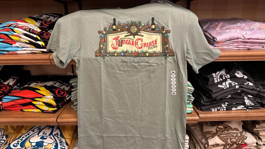 Celebrate the Punniest Time of the Year With a Holiday Jungle Cruise ‘Jingle Cruise’ T-Shirt