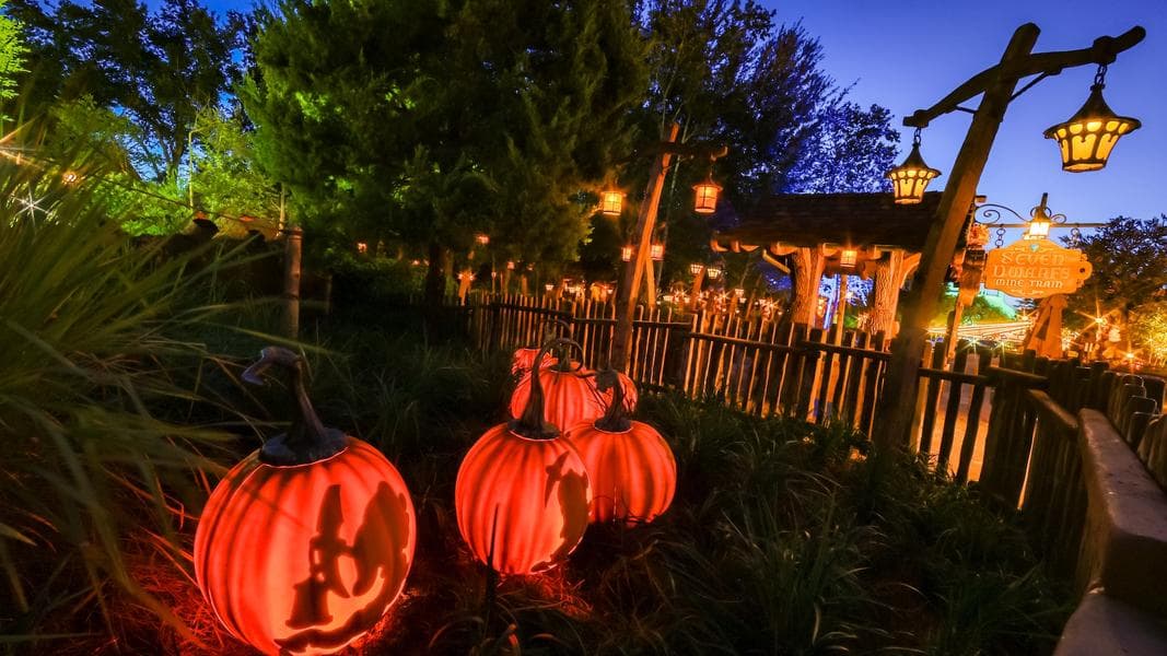 Pluto’s Pumpkin Pursuit, Jock Lindsey’s Halloween Bar, and More Fall Offerings at Walt Disney World